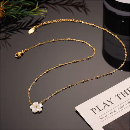 Stainless Steel Gold Plated Chain Elegant Necklace for Women White Shell Flower Shaped Pendant Necklace Summer Jewelry Gift