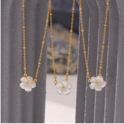 Stainless Steel Gold Plated Chain Elegant Necklace for Women White Shell Flower Shaped Pendant Necklace Summer Jewelry Gift