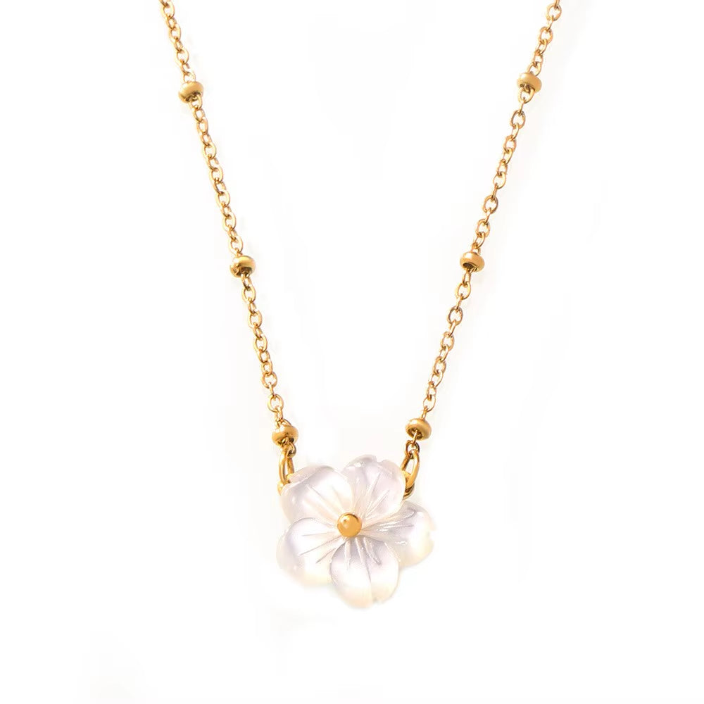 Stainless Steel Gold Plated Chain Elegant Necklace for Women White Shell Flower Shaped Pendant Necklace Summer Jewelry Gift