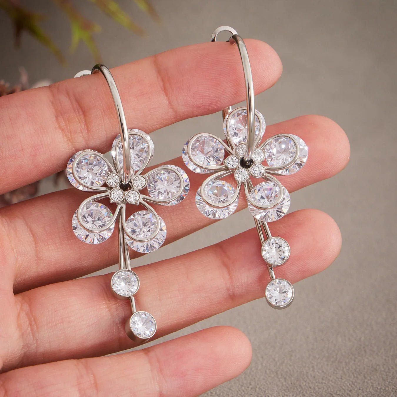 Stainless Steel Gold-Plated Flower Earrings Women'S Gold Color Silver Luxury Zircon Drop Earrings Femme Charming Jewelry Gift